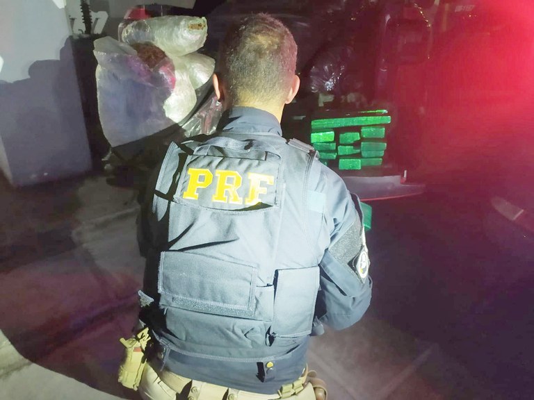PRF detém dupla com 179 Kg de maconha em Arcoverde