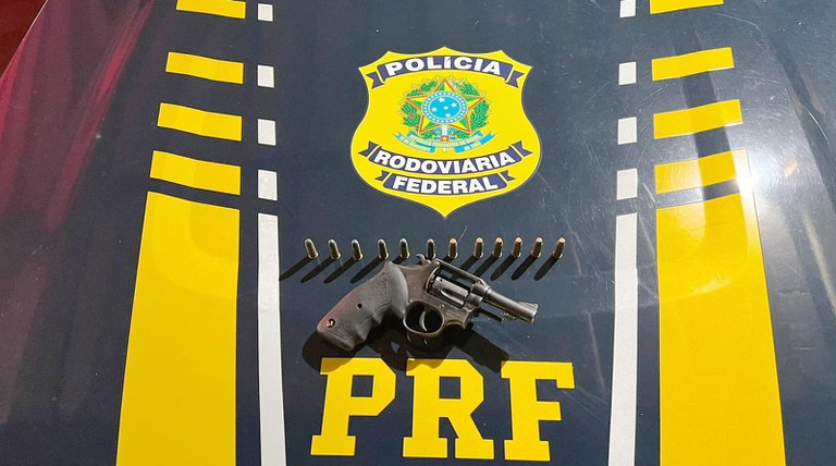 PRF detém dupla com arma e caminhonete roubada logo após assalto em São Caetano