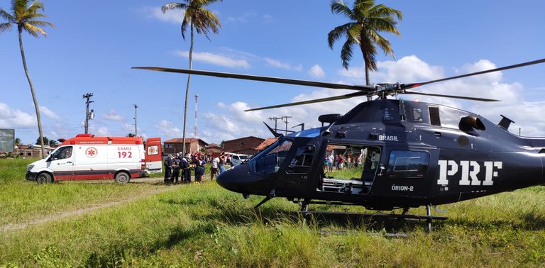Motociclista é resgatado de helicóptero, após atropelar ciclista em Itamaracá