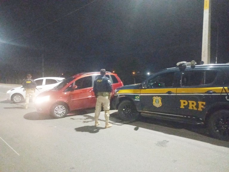 Pai e filho são detidos pela PRF em Juazeiro com carros roubados no Grande Recife