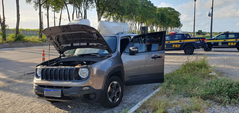 Carro com registro de apropriação indébita há uma semana é recuperado pela PRF em Igarassu