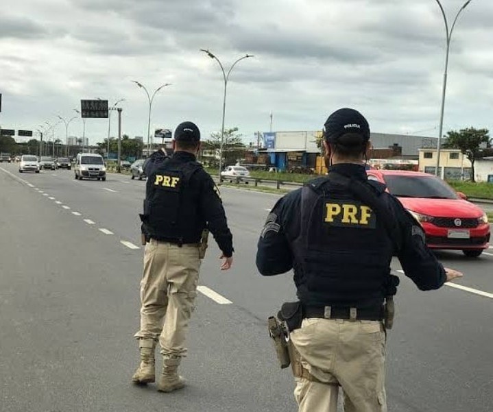 PRF apreende munições dentro de caminhonete no Curado