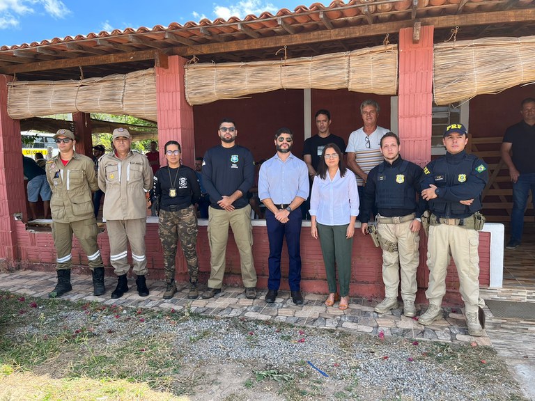 PRF participa de reunião sobre transporte escolar em Pedra