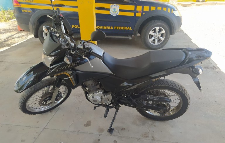 Moto furtado é recuperada pela PRF em "cegonha" na BR 232