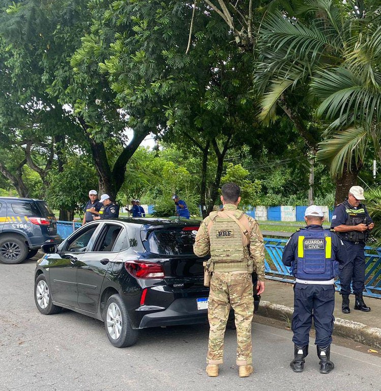 PRF realiza atividades educativas e de combate ao crime em ação integrada no Cabo de Santo Agostinho