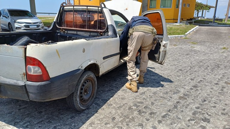 Fiat strada branca com motor roubado 1.jpeg