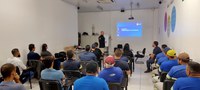 PRF realiza palestra educativa para motoristas em indústria de Bom Conselho