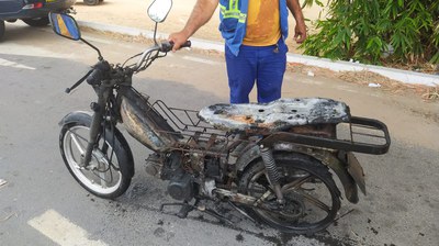 moto incendiada petrolina.jpg