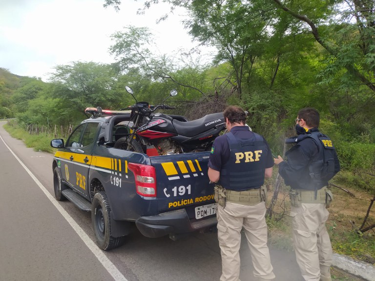 Moto furtada é recuperada pela PRF no Sertão de Pernambuco