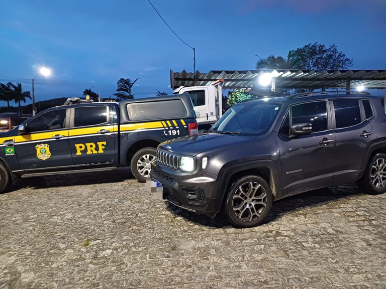 Jeep Renegade preto roubado (PRF).jpeg