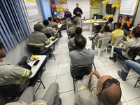 Ação educativa do Maio Amarelo é realizada pela PRF em Trindade