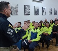 PRF celebra dia do agente de trânsito com ação educativa em Olinda