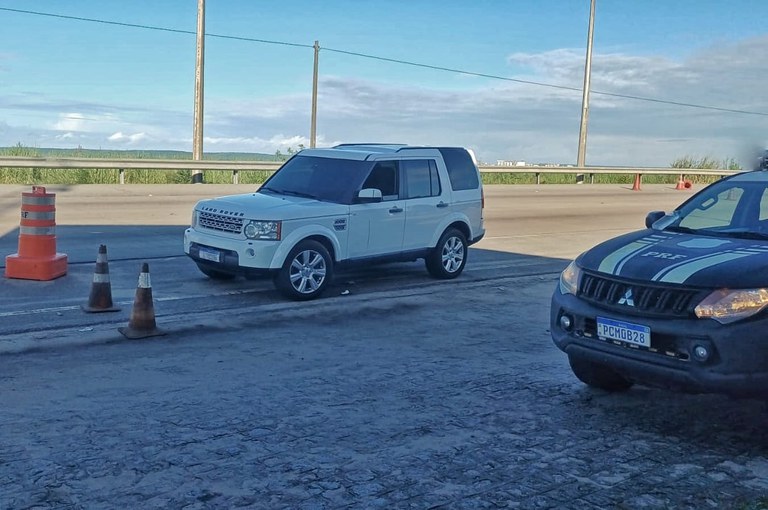 Lange Rover Discovery branca apropriação indébita.jpeg