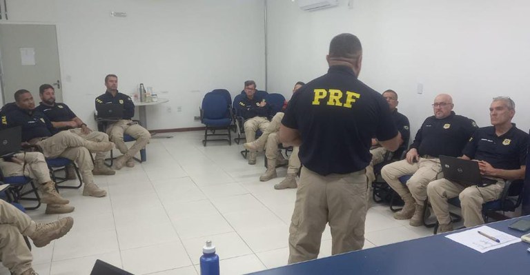 PRF realiza atualização para instrutores em Pernambuco