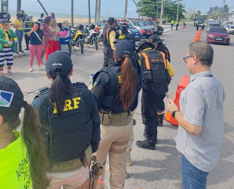 PRF participa de ação educativa no Dia da Mulher em Jaboatão dos Guararapes