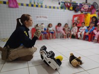 PRF promove contação de história em creche no Recife