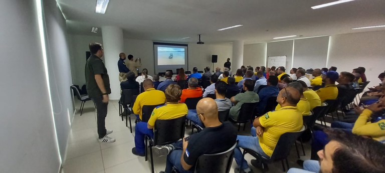 PRF realiza ação educativa nos Correios em Recife