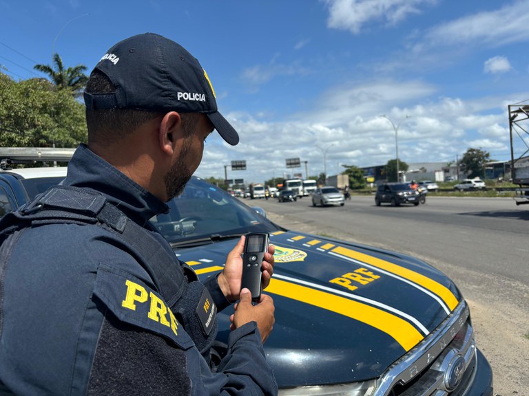 PRF lança Operação Carnaval com reforço na fiscalização de embriaguez ao volante e prevenção de sinistros em Pernambuco