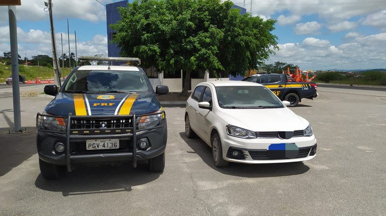 Carro roubado é recuperado horas depois pela PRF em São Caetano