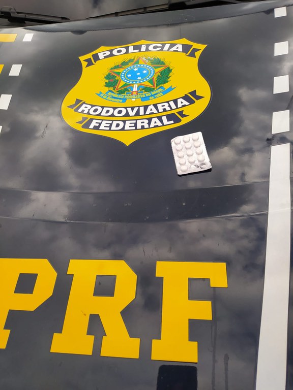 PRF flagra motorista com rebites dentro de bota em Belém de São Francisco