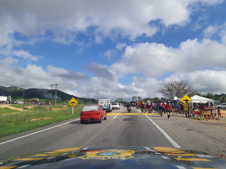 PRF realiza segurança da Caminhada da Paixão em Caruaru