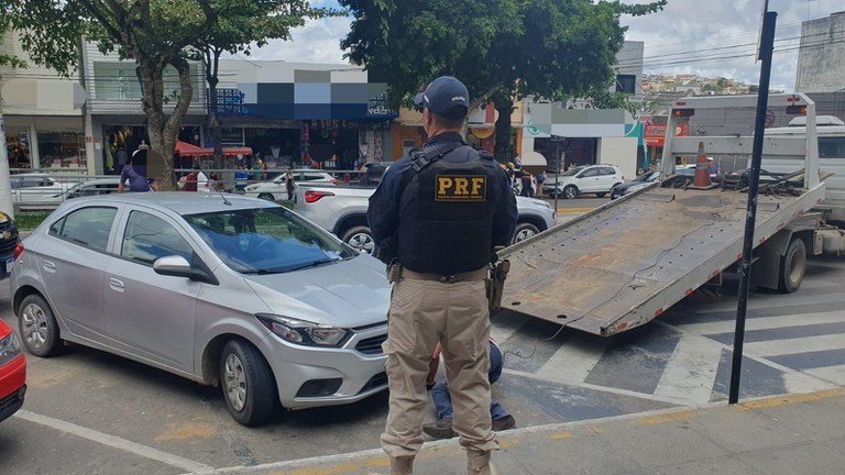 PRF recupera carro com registro de apropriação indébita em Garanhuns