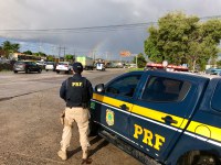 PRF resgata homem que estava dormindo sobre a pista da BR 232, em Jaboatão dos Guararapes