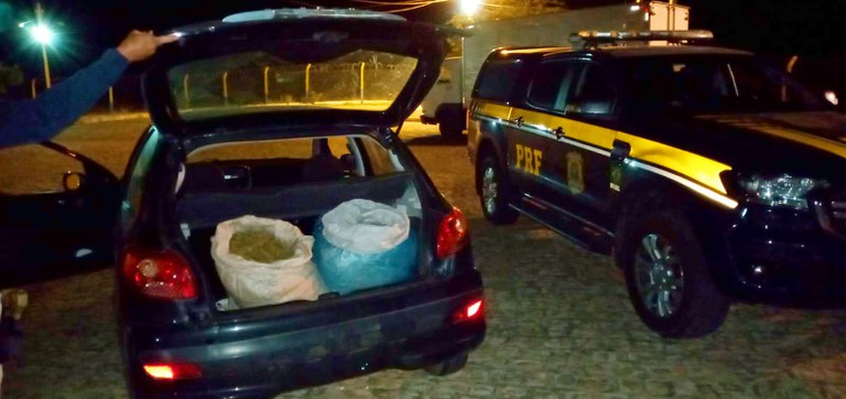 PRF detém homem com 20 Kg de maconha em Cabrobó