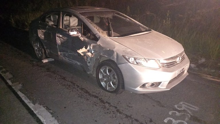 Carro de luxo clonado é apreendido pela PRF após sofrer colisão em Ribeirão