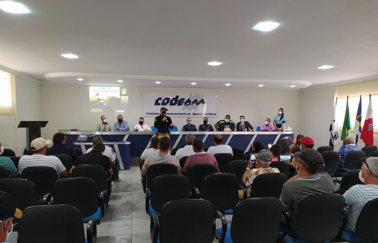 PRF e ANTT realizam palestra na Cooperativa de Transporte de Passageiros em Vans de Garanhuns