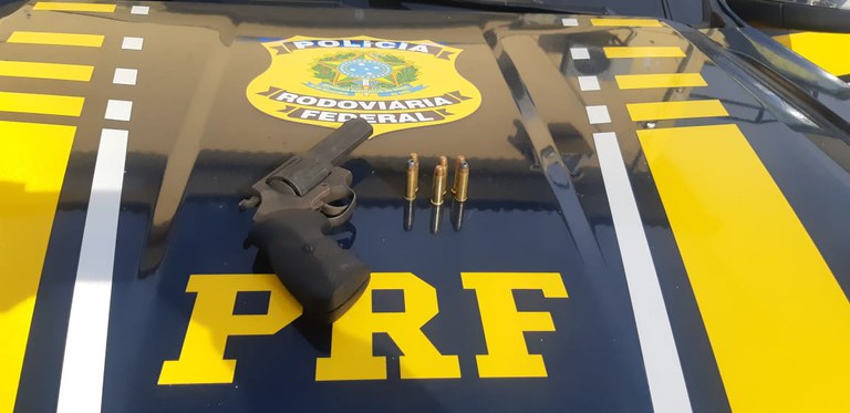 PRF detém irmãos com arma, munições e moto roubada em São Caetano