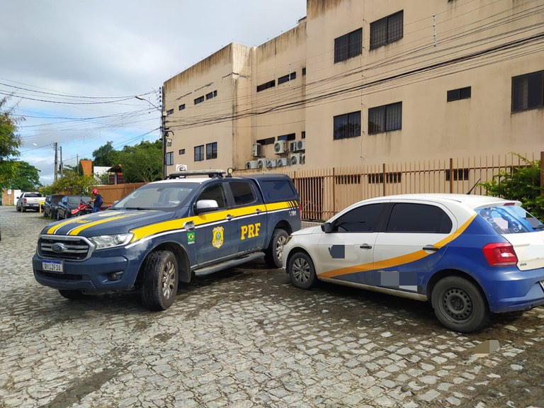 Carro furtado em Alagoas é recuperado pela PRF em Gravatá