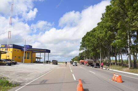 PRF detém motorista com carro adulterado em Igarassu