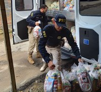 PRF entrega mais de 10 toneladas de alimentos às vítimas das chuvas no Grande Recife