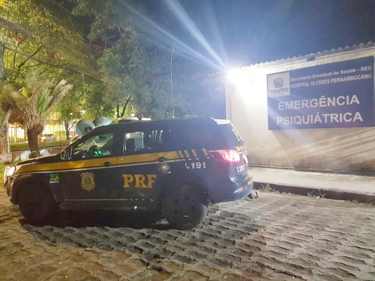 PRF resgata paciente de hospital psiquiátrico na BR 101, no Recife