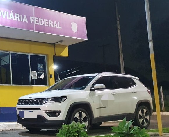 Carro furtado de locadora de Natal é recuperado pela PRF em Garanhuns