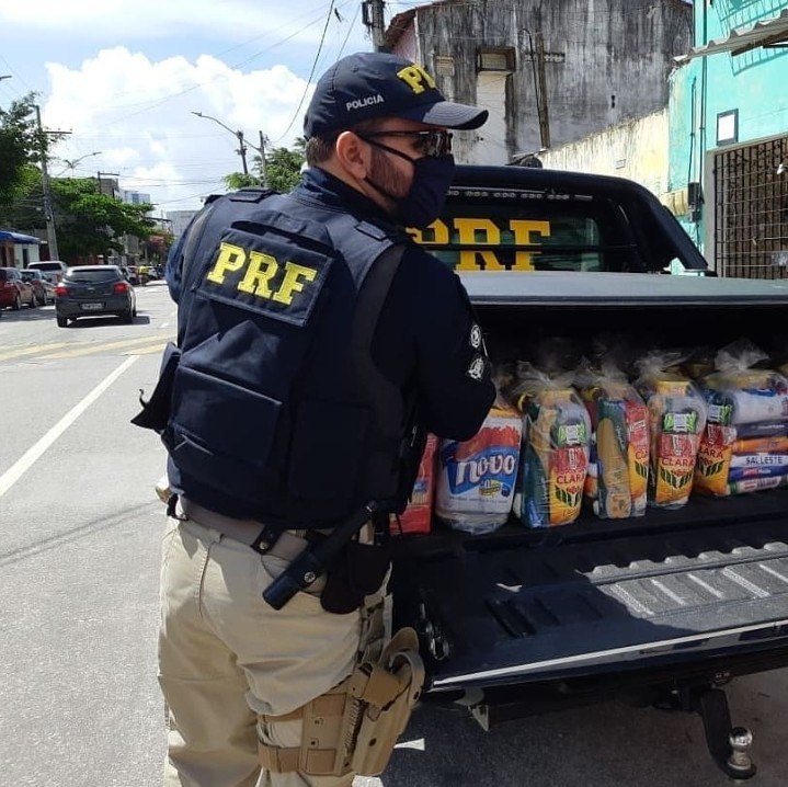 PRF arrecada donativos para vítimas das chuvas em Pernambuco