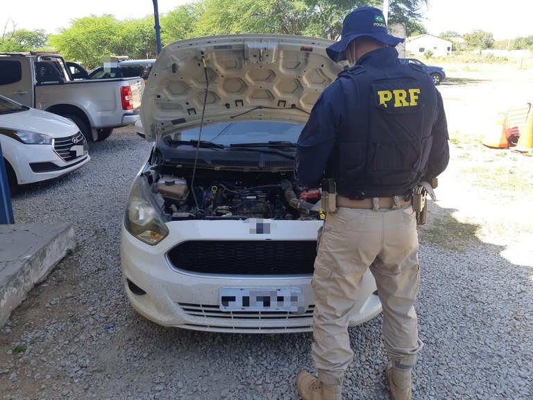 Carro levado de locadora há seis anos é recuperado pela PRF em Salgueiro