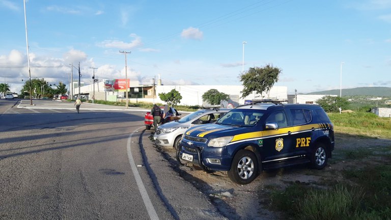 PRF participa da Operação Convergência em Caruaru