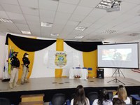 PRF realiza ações educativas na Escola Técnica Estadual de Gravatá