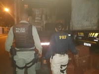 PRF e PM apreendem carga de cigarro avaliada em R$132,5 mil em Serra Talhada