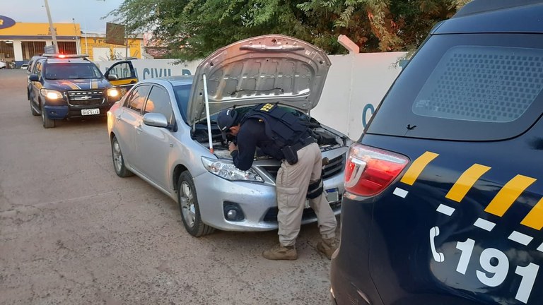 Carro de luxo roubado em Feira de Santana é recuperado pela PRF em Juazeiro