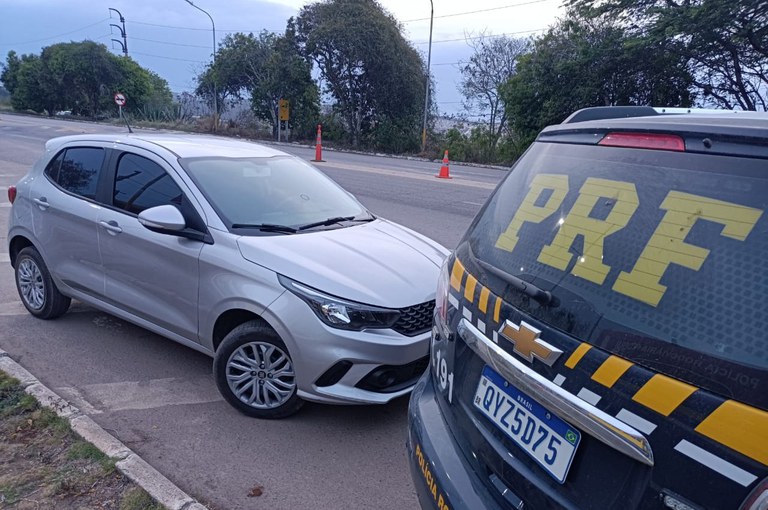 Carro levado de locadora de Alagoas é recuperado pela PRF em Garanhuns