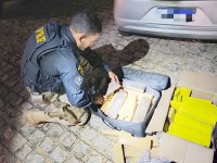 PRF apreende 54 kg de maconha dentro de porta-malas em Cabrobó