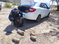 PRF apreende maconha dentro de estepe de carro em Arcoverde