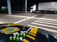 Valença do Piauí: PRF autua caminhoneiro por portar 146 comprimidos de anfetamina na BR 316