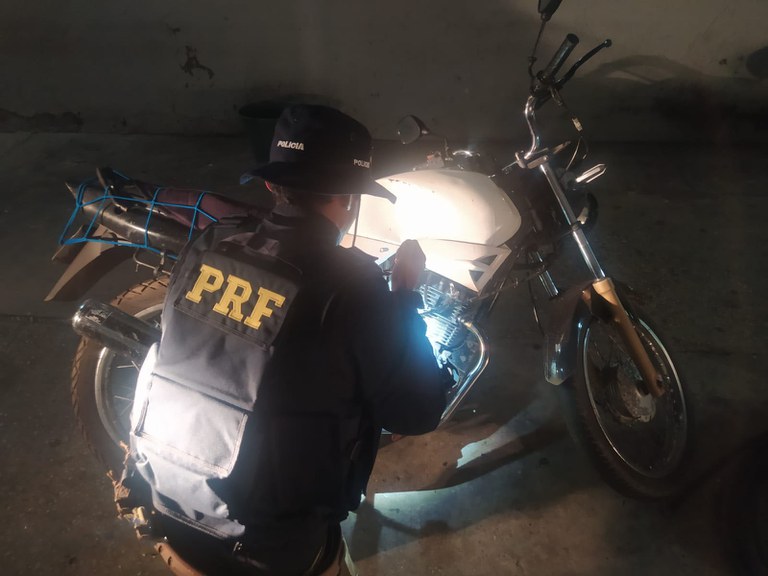 Motocicleta Roubada é Recuperada Pela Prf Em Teresina — Polícia Rodoviária Federal 4854