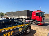 PRF intercepta caminhoneiro realizando manobras perigosas após denúncia em Picos (PI).