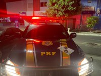 Em Corrente-PI: Motociclista embriagado e inabilitado é preso pela PRF na BR 135 após ser flagrado conduzindo motocicleta pelo canteiro central