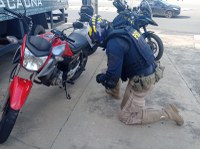 Motocicleta adulterada e que possuía registro de roubo é recuperada pela PRF em Teresina